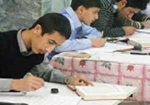 کتابت قران کریم توسط سوادآموزان قزوین