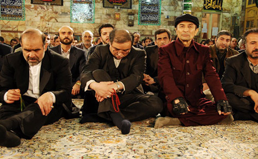 کمال تبریزی در یک ژست کاملاً جدی