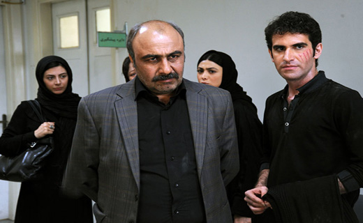 کمال تبریزی در یک ژست کاملاً جدی