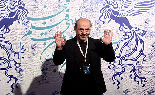 کمال تبریزی در یک ژست کاملاً جدی