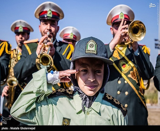 عکس/ پلیس، آرزوی کودک سرطانی را برآورده کرد