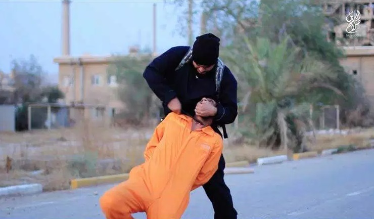 گردن زنی وحشتناک شیعیان بدست داعشی ها+ تصاویر (18+)