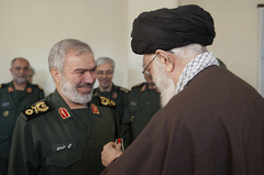 اعطای نشان فتح به فرماندهان نیروی دریایی سپاه
