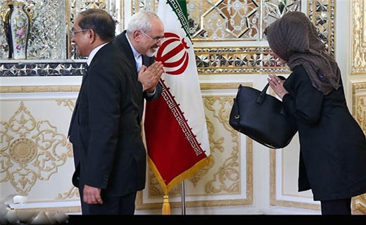 ماجرای&zwnj;شایعه&zwnj;دست&zwnj;دادن&zwnj;ظریف&zwnj;بایک&zwnj;زن+تصاویر