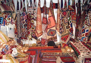 برگزاری نمایشگاه صنایع‌دستی بانوان در صحنه به مناسبت دهه فجر