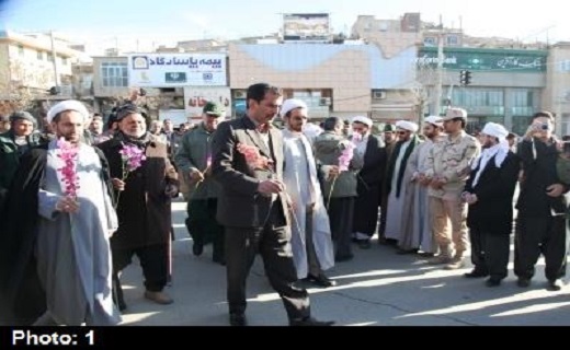 مراسم گلباران تمثال امام راحل(ره) در مریوان برگزار شد