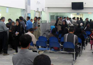 صف های طولانی انتظار در کارگزاری های پرازدحام تامین اجتماعی