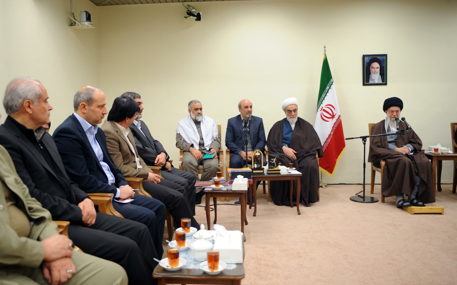 ایستادن بانوی ورزشکار بر سکوی قهرمانی با حجاب کامل اسلامی افتخاری بالاتر از قهرمانی است