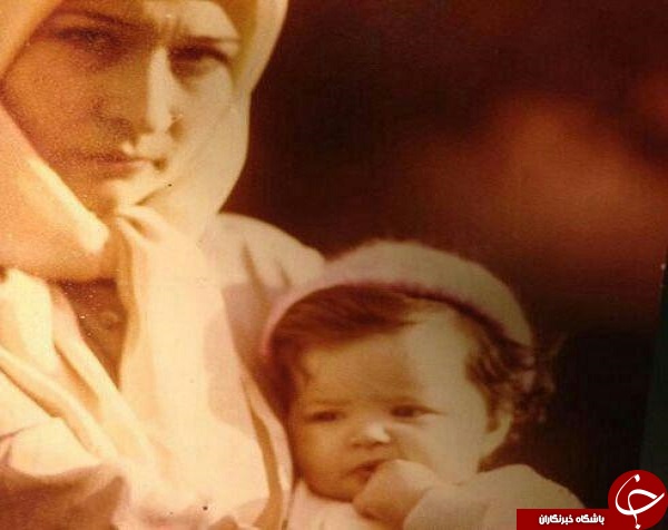 کودکی کیمیا در آغوش مادر/