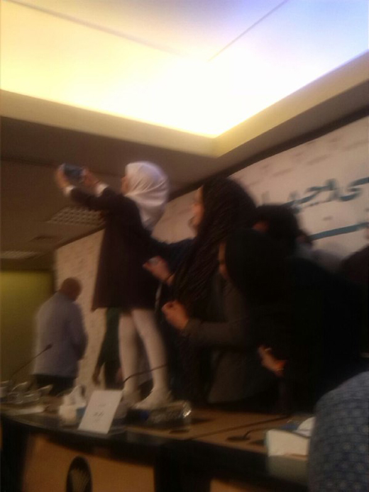 شیطنت&zwnj;های کودکانه بازیگر فیلم &laquo;نفس&raquo;/ سلفی بازیگر خردسال با عوامل+ تصاویر