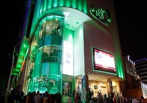 6 سانس فوق‌العاده در سینما آزادی/ استقبال بالای مردمی از «بادیگارد» حاتمی‌کیا
