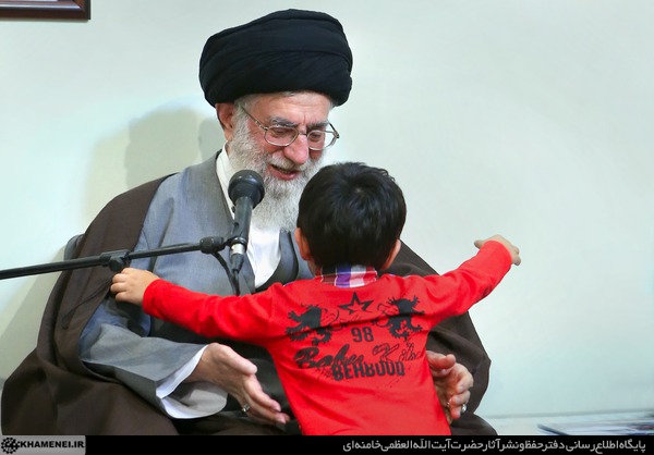 تصاویری از دیدار خانواده شهدای مدافعان حرم اهل بیت(ع) با رهبر انقلاب