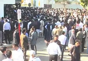 کشته شدن سه نفر در اعتصاب کارکنان شرکت هواپیمایی پاکستان + فیلم