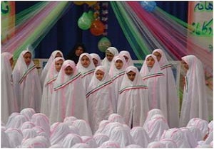جشن تکلیف 700 نفره دختران دانش آموز در شهرکرد