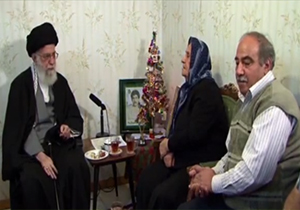 مزاح رهبر انقلاب با برادر شهیدی که راننده‌ی تاکسی بود + فیلم