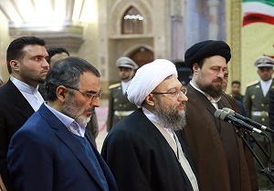 نظام جمهوری اسلامی بدیلی در جهان ندارد/تا مردم در صحنه هستند انقلاب اسلامی تضمین است