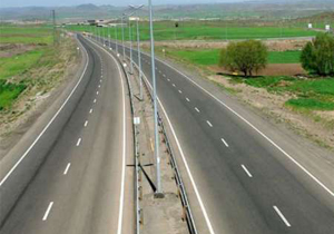 بهره برداری از طرح حفاظ میانی و روشنایی ورودی شهرستان تویسرکان