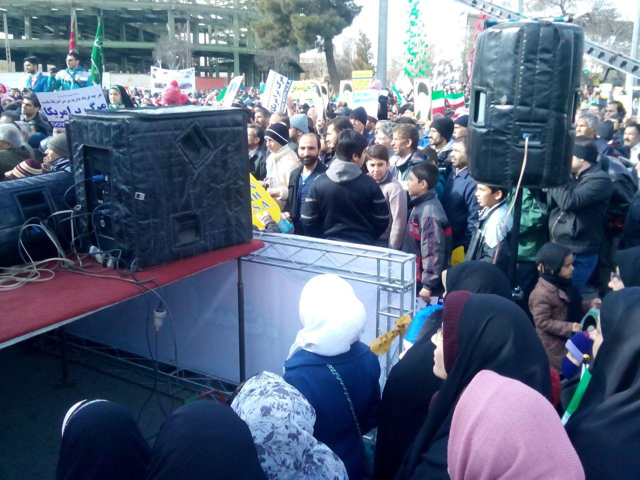 آغاز راهپیمایی مردم اراک در  یوم الله 22 بهمن + تصاویر