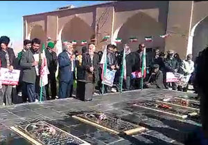 راهپیمایی 22 بهمن در کنار مزار شهدا + فیلم