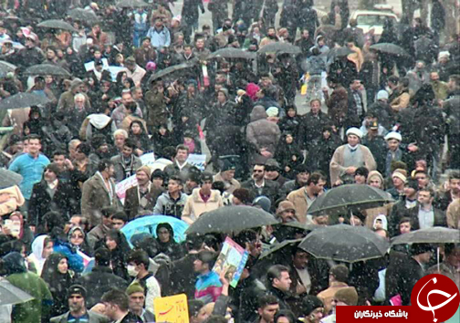 حضور مردم غیور استان کرمانشاه در هوای برفی 22 بهمن + تصاویر