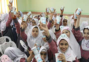 درصورت تامین نشدن اعتبار شير مدارس قطع می‌شود