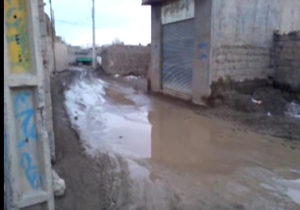 خیابانی که عابرین را گِلی می&zwnj;کند + فیلم