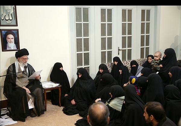 حاشیه&zwnj;های دیدار جمعی از خانواده&zwnj;های شهیدان مدافع حرم با رهبر معظم انقلاب +تصاویر