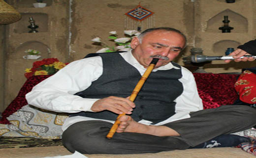نوازندگی نی با پا+ تصویر