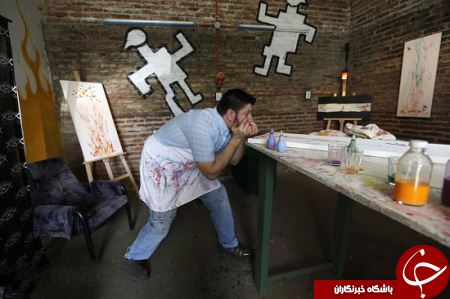 رنگین کمانی از اشک درچشمان یک مرد