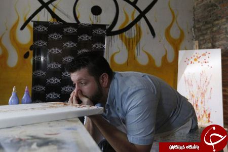 رنگین کمانی از اشک درچشمان یک مرد