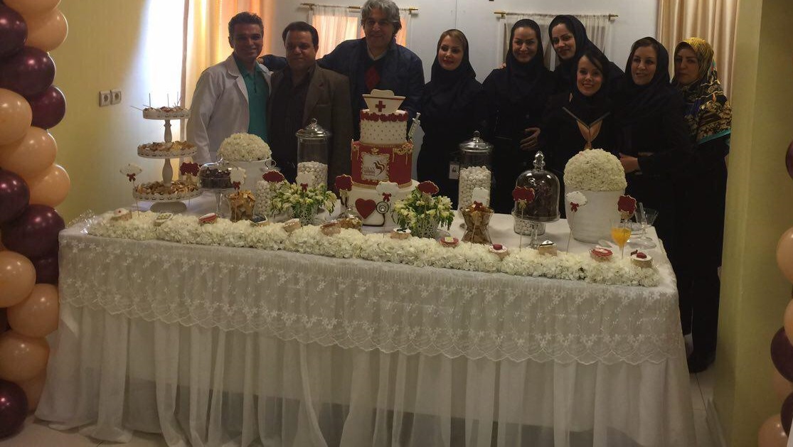 پذیرایی پزشکان در لباس آشپزی از پرستاران+ تصاویر