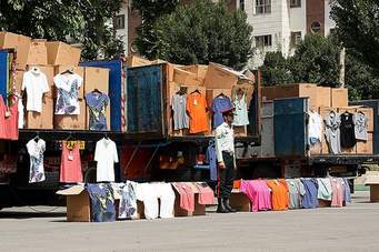كشف دو هزارو 460 ثوب البسه قاچاق از دو دستگاه خودرو در زنجان