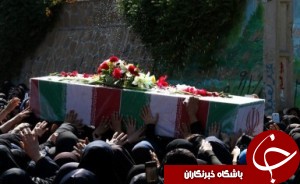 تشییع پیکر شهید عباس کردانی بر دستان مردم اهواز