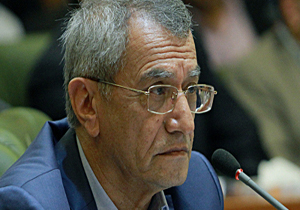 حقانی: دولت از بودجه سلامت بکاهد و برای رفع آلودگی هوا هزینه کند