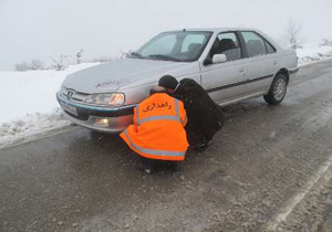 برف و یخبندان در محورهای کوهستانی گلستان