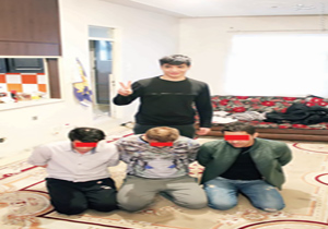 عکس یادگاری گروگان ٥ میلیاردی با آدم‌ربایان