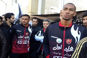 حضور بازیکنان پرسپولیس در مراسم مرحوم بهزادی+فیلم