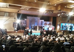 تجلیل از فعالان و صاحبا ن اثر در اجلاس سراسری نماز