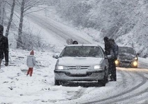 امداد رسانی به 26 خودرو گرفتار در برف و کولاک در مسیر اردبیل،سراب