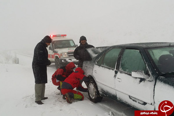 برف و کولاک راه 40 روستای زنجان را بست