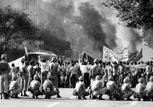 برنامه «هفت کوچه» با نگاهی به نقش دیوار نوشته‌های انقلابی