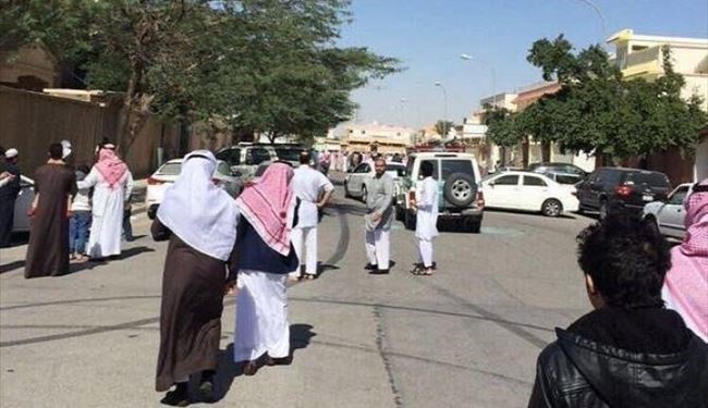 انفجار در مسجد شیعیان عربستان/ دست کم 3 نفر شهید شدند