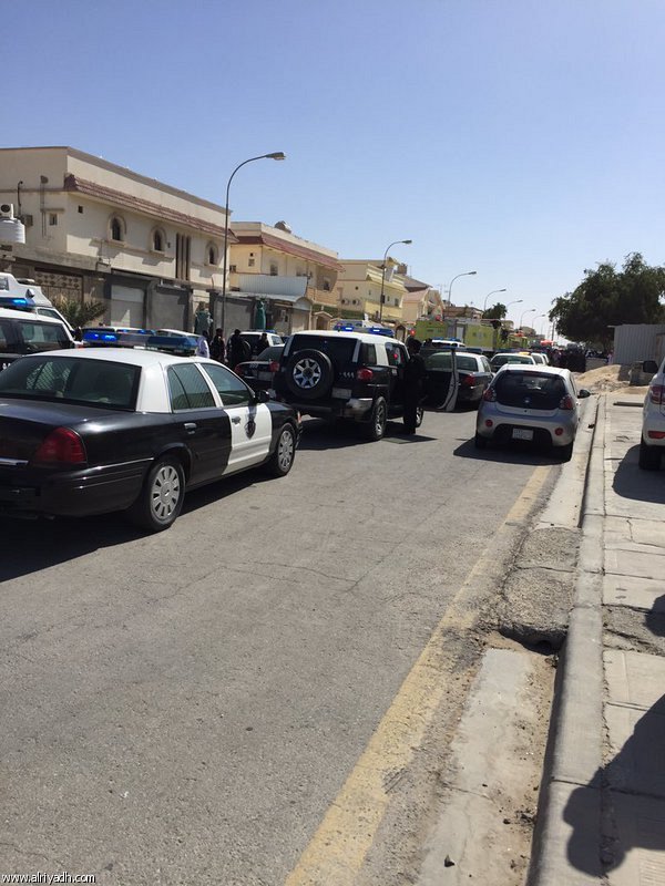 انفجار در مسجد شیعیان عربستان/ دست کم 3 نفر شهید شدند