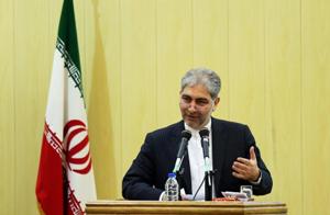 دانشگاهیان باید پای ثابت تصمیم‌گیری‌های مهم باشند