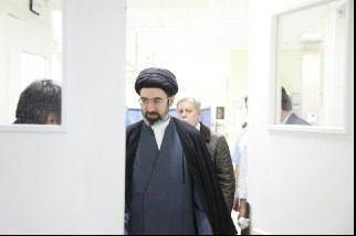 عیادت فرزند مقام معظم رهبری از آیت الله واعظ طبسی