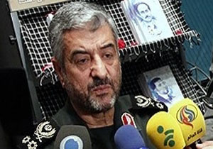 تحریم جمهوری اسلامی جواب نمی‌دهد/ سود برخی افراد در تامین کالا از خارج است