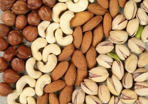 بازار آجیل و خشکبار باطعم قاچاق/ قرعه گرانی اینبار به نام بادام هندی + جدول