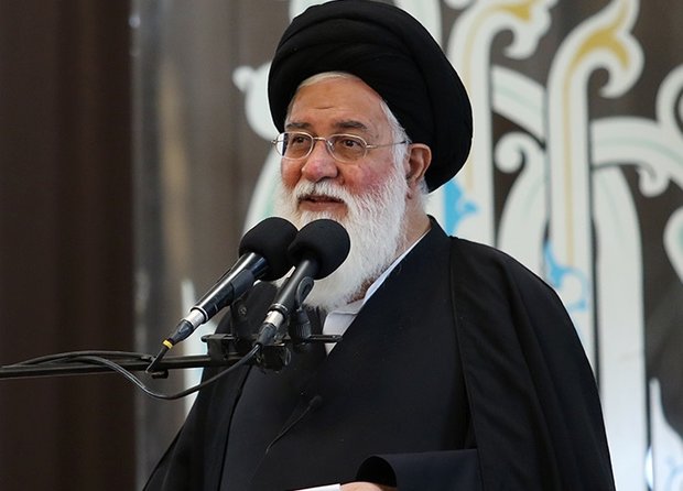 صلابت آیت‌الله طبسی سبب حفظ تعادل انقلابی مشهدمقدس شد