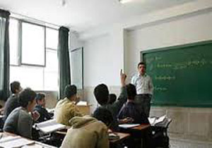 دبیرستانی‌ها ساعت بیشتری باید در مدرسه بمانند