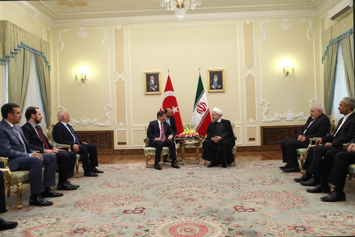 روحانی: هیچ مانعی در توسعه روابط تهران-آنکارا وجود ندارد/ داود اوغلو: ترکیه بدنبال آغاز فصل تازه روابط